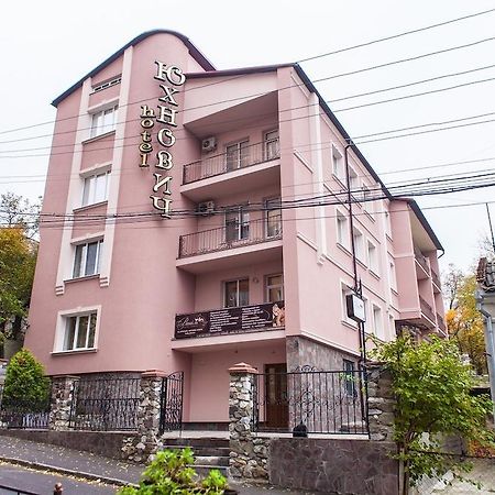 Hotel Complex Uhnovych Ternopil Extérieur photo