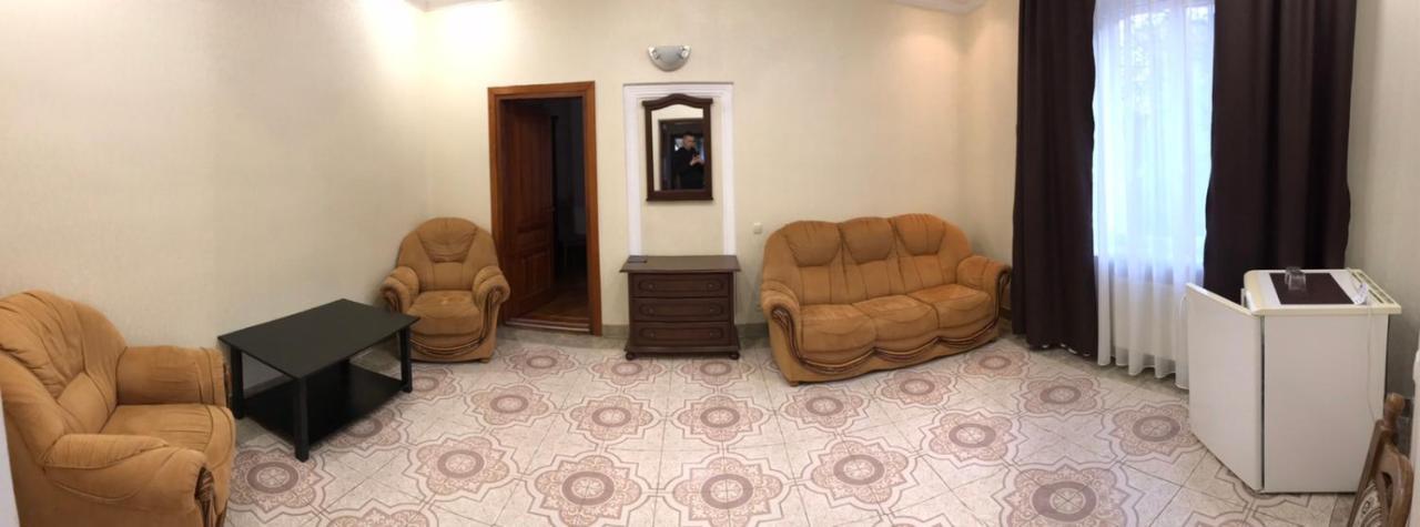 Hotel Complex Uhnovych Ternopil Extérieur photo