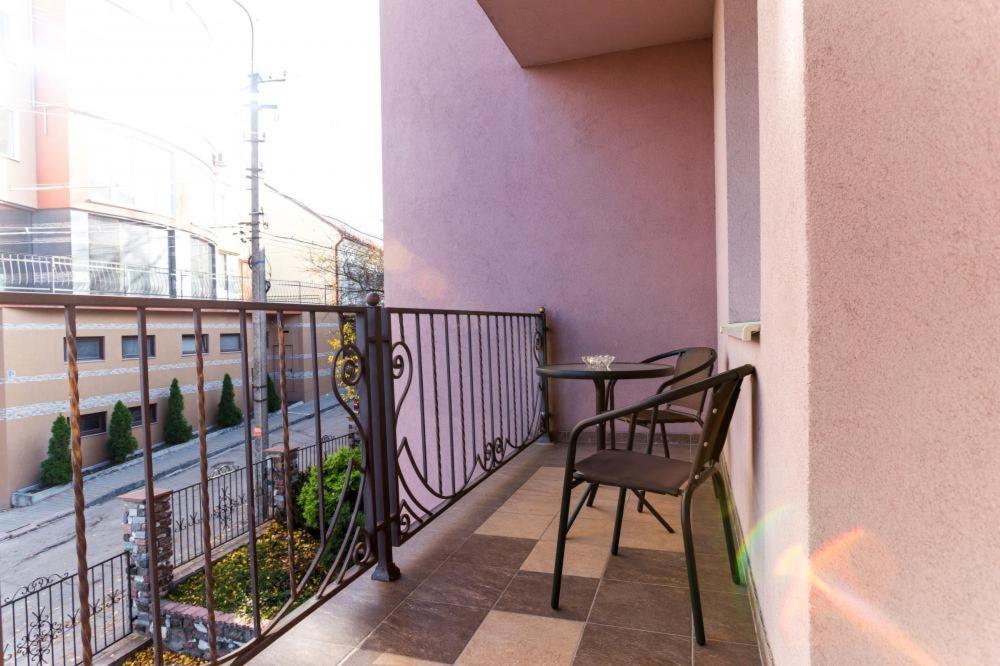Hotel Complex Uhnovych Ternopil Extérieur photo