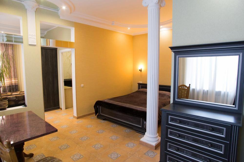 Hotel Complex Uhnovych Ternopil Extérieur photo