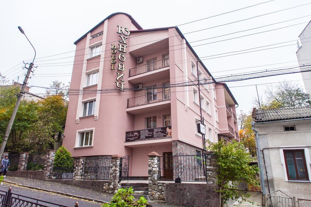 Hotel Complex Uhnovych Ternopil Extérieur photo
